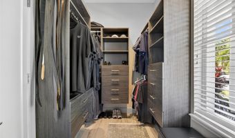 526 ISLEBAY Dr, Apollo Beach, FL 33572