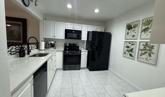8 Scuppo Rd APT 13, Danbury, CT 06811