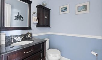 22 Aumond St, Cranston, RI 02905