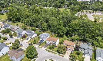 2392 Minerva Park Pl, Columbus, OH 43229