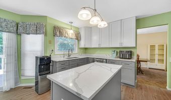 1940 Waverly Ln, Algonquin, IL 60102
