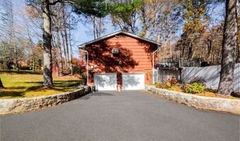 35 Mendes Rd, Danbury, CT 06811