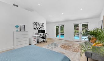 3843 Hayvenhurst Ave, Encino, CA 91436