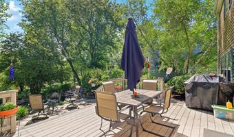 305 BUCKINGHAM Dr, Algonquin, IL 60102