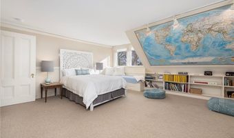 4 Hunter Ave, Newport, RI 02840