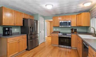 28 Narragansett Rd, Cumberland, RI 02864