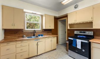 344 S 3RD St, Athena, OR 97813