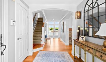 115 Beavertail Rd, Jamestown, RI 02835