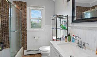 25 Quinsey Dr, Bridgeport, CT 06606