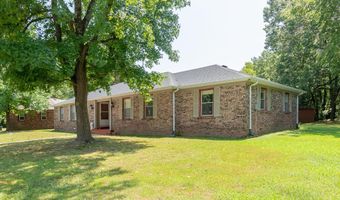 900 E Kirkwood Dr, Aurora, MO 65605
