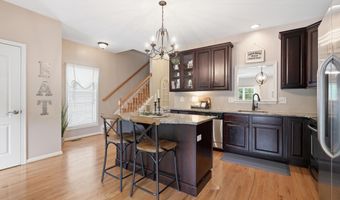 121 PUMPKIN PATCH Ln, Hockessin, DE 19707