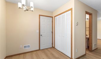 6414 158th St W 201, Apple Valley, MN 55124
