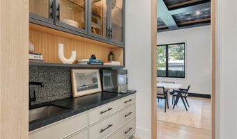 4050 Contera Rd, Encino, CA 91436