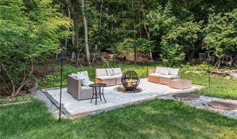 137 Overlook Dr, Warwick, RI 02818