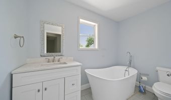 916 Oak St, Adrian, MI 49221
