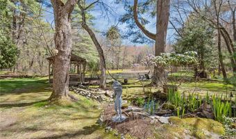 1340 Waterford Dr, East Greenwich, RI 02818