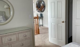 32 Toppinglift Dr, Bayville, NJ 08721