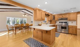 28 Hybrid Dr, Cranston, RI 02920