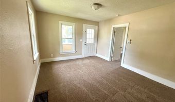 906 Rittenhouse St, Des Moines, IA 50315