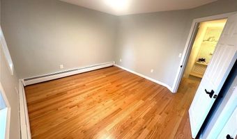 7 Simmons Rd, Barrington, RI 02806