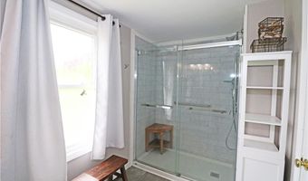 23 Sherman Ln, Middletown, RI 02842