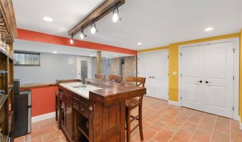 10 Honey Lou Ct, Cranston, RI 02921