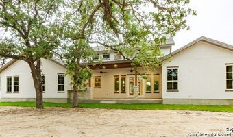 184 Crescent Rdg, Adkins, TX 78101