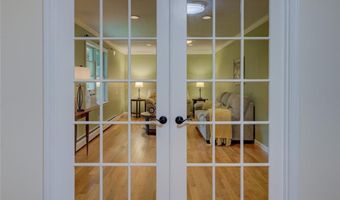31 Edgewater Rd, Narragansett, RI 02882