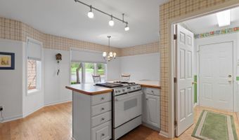 830 Richlyn Dr, Adrian, MI 49221