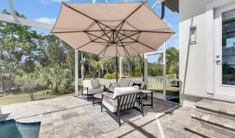 706 Manns Harbor Dr, Apollo Beach, FL 33572