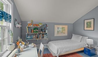 671 County Rd, Barrington, RI 02806