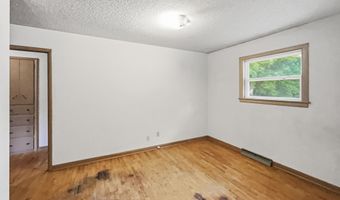 203 E College St, Ash Grove, MO 65604