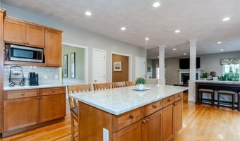 11 Raven Cir, Cranston, RI 02921