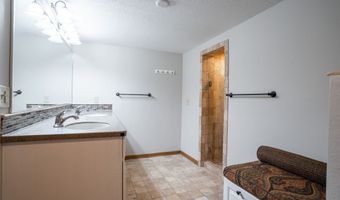 4175 NE 64th St, Altoona, IA 50009