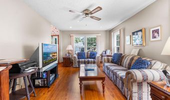 16 Tanglewood Dr, Barnegat, NJ 08005