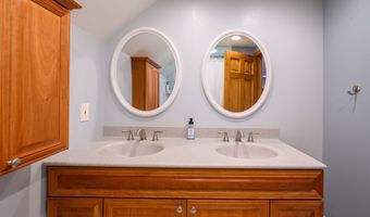 975 Wolf Hill Rd, Cheshire, CT 06410