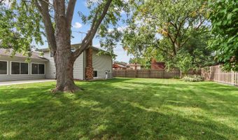 1942 Trail Ridge St, Arlington Heights, IL 60004