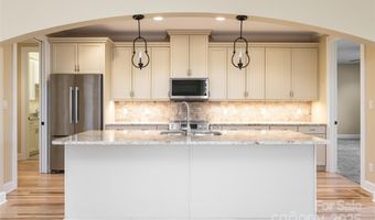 38 Chantilly Dr, Asheville, NC 28804