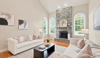 19704 STANFORD HALL Pl, Ashburn, VA 20147
