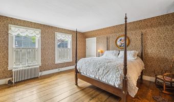 37 High St, Bradford, NH 03221