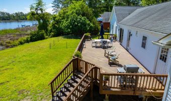 738 Dawson Creek Rd, Arapahoe, NC 28510