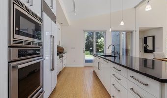 621 E Shore Rd, Jamestown, RI 02835