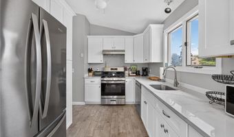 8 SOUTHWEST Rd, Narragansett, RI 02882