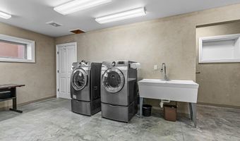 551 Strawberry Ln, Ashland, OR 97520