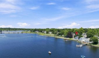 32 King Philip Ave, Barrington, RI 02806