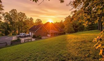 136 Lock Ln, Alum Creek, WV 25003