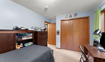 4815 120th St W, Apple Valley, MN 55124