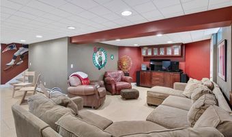 81 Crest Dr, Cranston, RI 02921