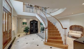 4744 34TH St N, Arlington, VA 22207