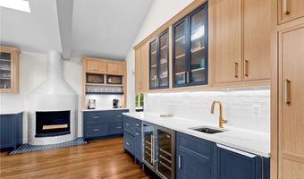 1 Harborview Dr, Newport, RI 02840